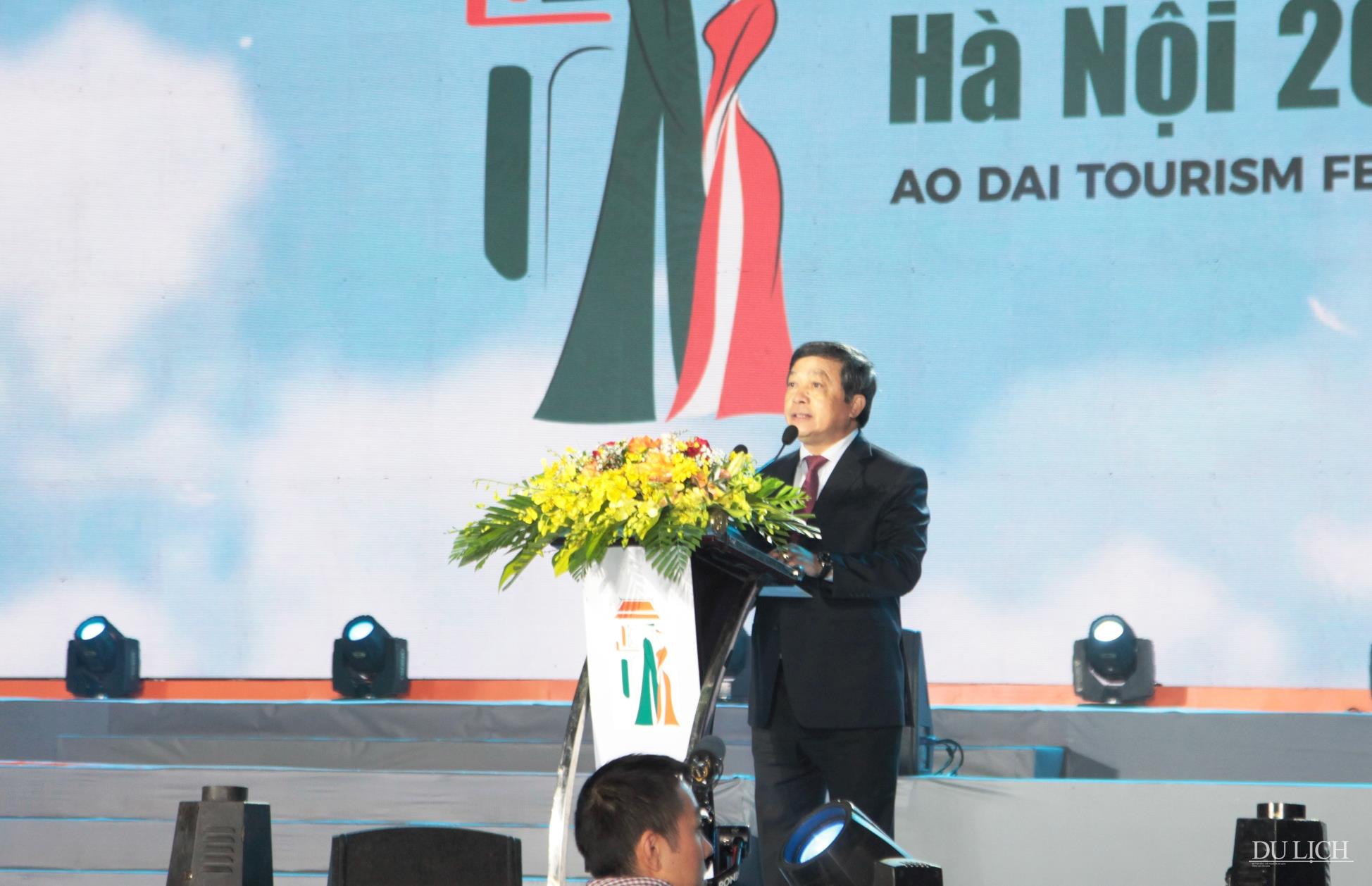 Thứ trưởng Bộ VHTTDL Đoàn Văn Việt phát biểu chào mừng